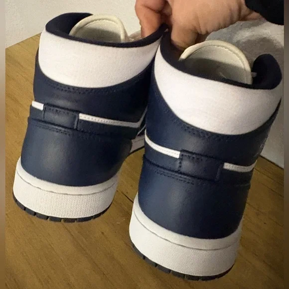 Nike Air Jordan 1 Mid Obsidian Blue Lace Up Sneakers Men’s 10 1/2 Basketball